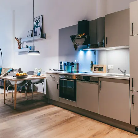 Lively Weisse Dame Aparthotel